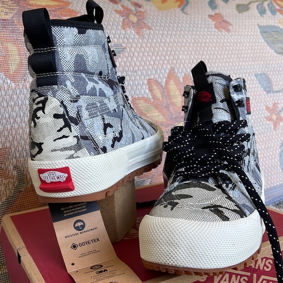 Vans WMNS Sk8-Hi Gore-Tex MTE
Arctic Camo Cloud
VN0A5111COI
Sneakers Boots - Picture 10 of 16